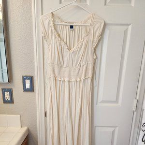 Neutral color maxi dress with pockets
